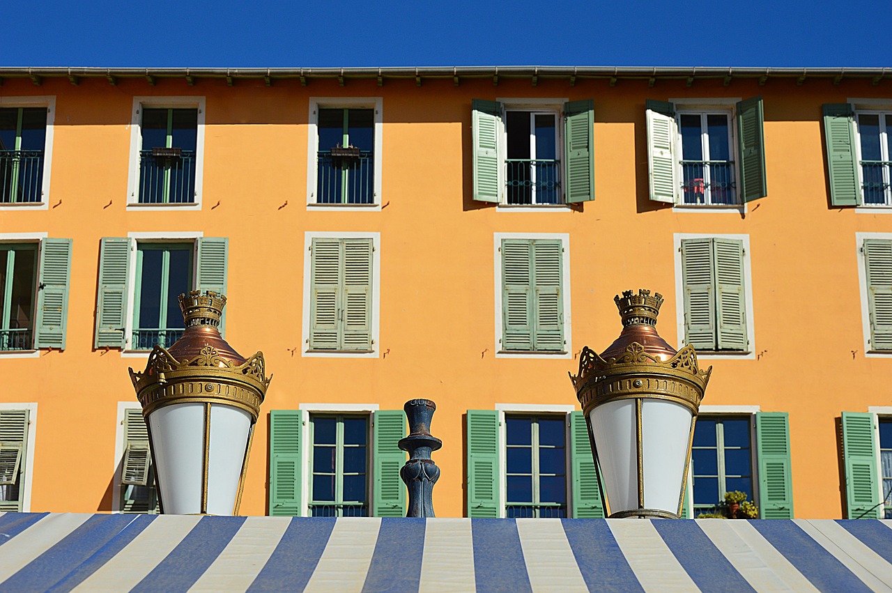 Visiter le vieux Nice : façade des batîments