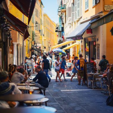 Visiter le vieux Nice : rue du quartier du vieux nice