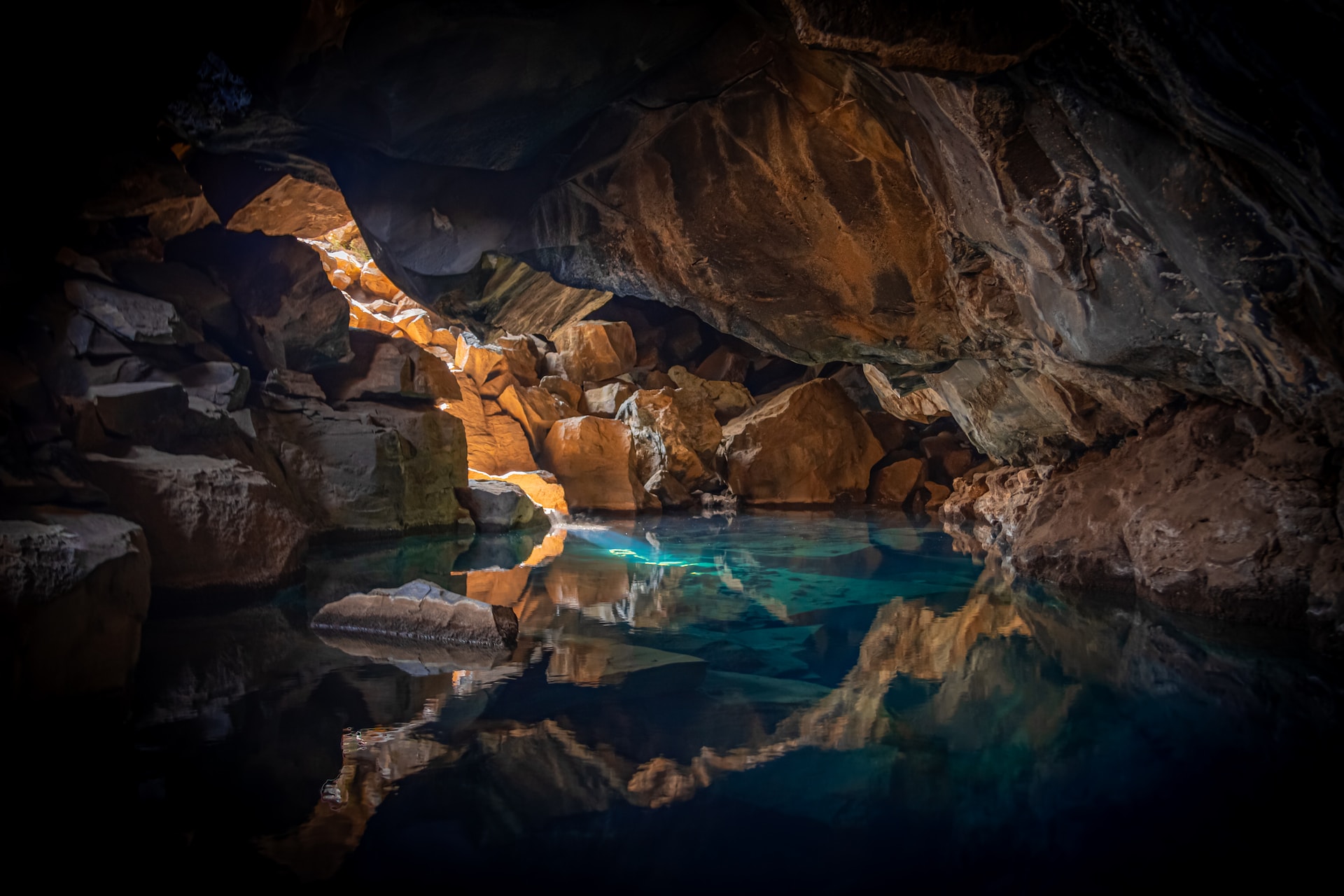 lieux de tournages de Game Of Thrones : Grotte Islande 